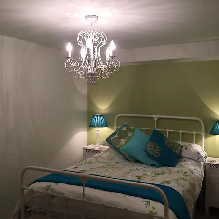 בית נופש Chapel Set In A Private Courtyard In Location With 2 Parking Spaces קירבי לונסדייל
